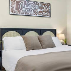 Highland Hide Away | Boho Chic | UA Walk | Superhost