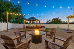 Casa Verde | Midtown | Fire pit Lounge - Image 2
