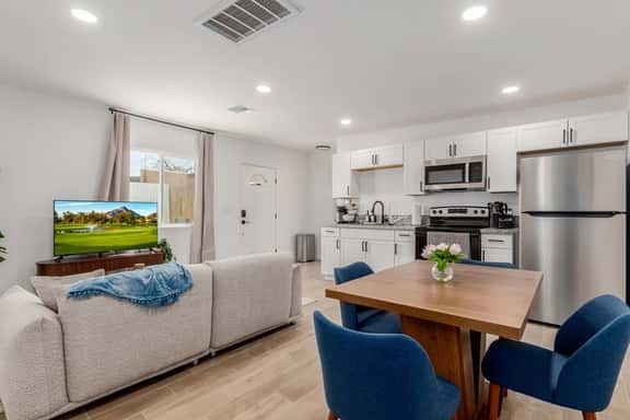 Soorya Guest House 2Bed 2BA Close to UofA - Image 1