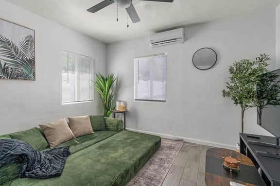 Casa Esmeralda · Cozy · Midtown Gem - Image 5