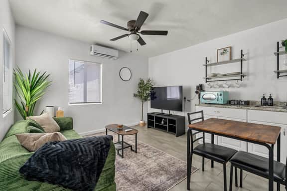 Casa Esmeralda · Cozy · Midtown Gem - Image 2